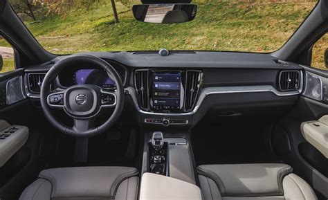 Volvo V60 R-Design digital dashboard