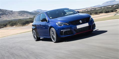 Peugeot 308 GTi in curva