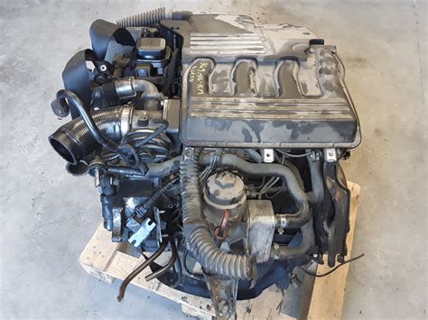 Motore diesel BMW 320 con evidenziati gli iniettori