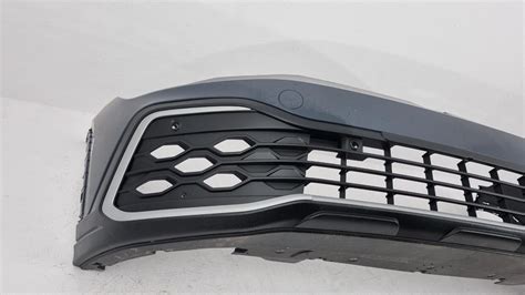 Diagramma che mostra i punti di fissaggio di una griglia paraurti anteriore