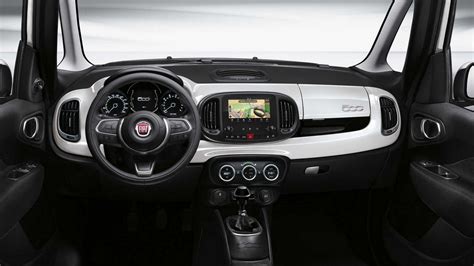 Interni Fiat 500L con macchina caffè
