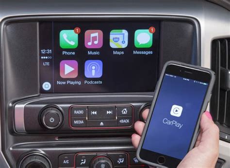 Schermata Apple CarPlay su display auto