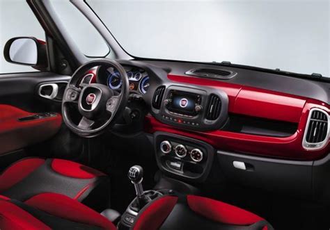 Interno Fiat 500L con plancia personalizzabile