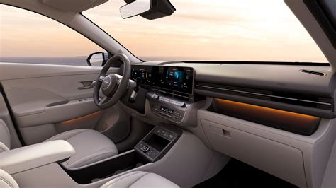 Hyundai Kona parcheggiata in ambiente urbano