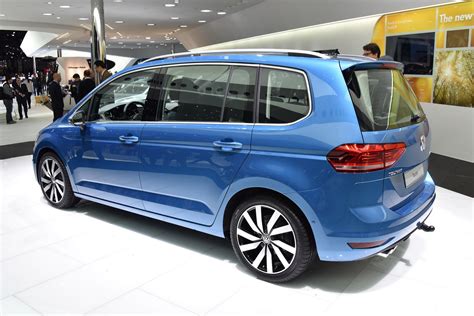 Volkswagen Touran terza generazione in viaggio