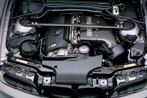 Motore BMW M3 E46 con VANOS in primo piano