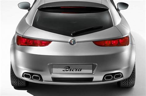 Infografica comparativa tra Peugeot 407 Coupé e Alfa Romeo Brera