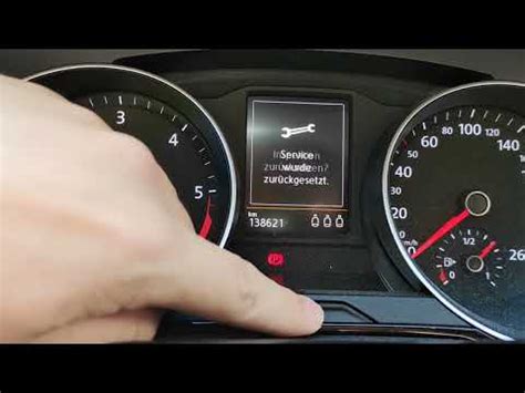 Quadro strumenti Volkswagen con spia service accesa
