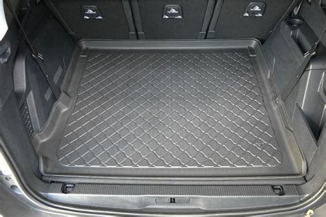 Vasca bagagliaio Peugeot 5008 installata
