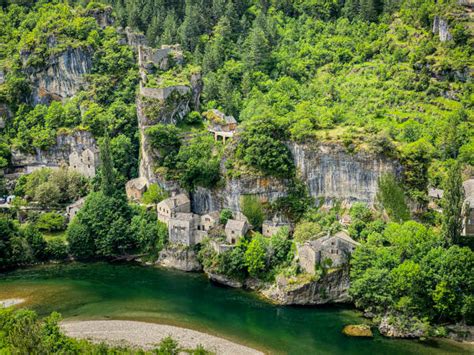 Panorama delle Gole del Tarn con il fiume che scorre sul fondo