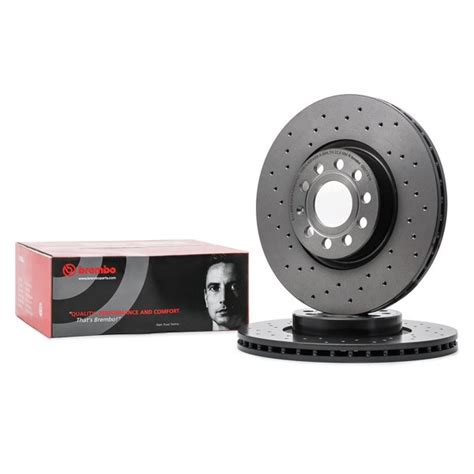 Primo piano di un disco freno Brembo Xtra con foratura distintiva