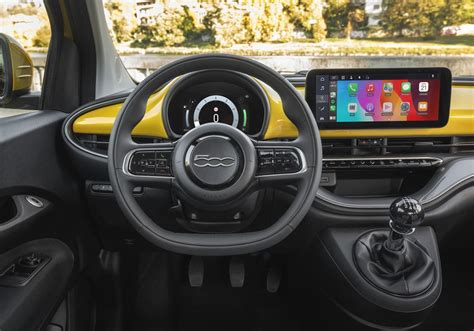 Fiat 500 Hybrid interni plancia display