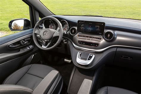 Disposizione interna flessibile dei sedili del Mercedes-Benz Viano