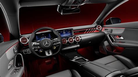Interni Mercedes-Benz Classe E Coupé con doppio schermo