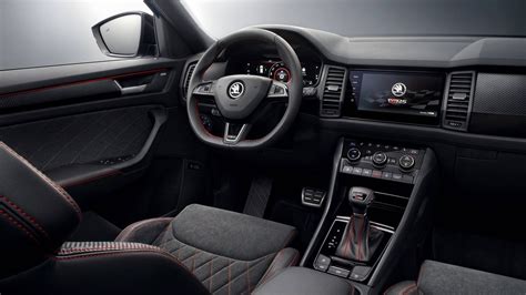 Interni spaziosi della Skoda Kodiaq con attenzione ai dettagli