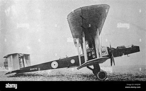 Un biplano da ricognizione Albatros della Prima Guerra Mondiale.