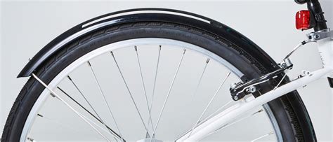 Dettaglio di parafanghi montati su una bicicletta
