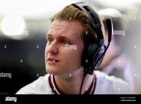Ritratto del pilota Mick Schumacher durante una sessione di prove in pista