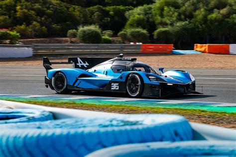 Mick Schumacher nell'abitacolo della vettura Hypercar Alpine durante un test