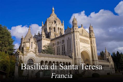 Veduta esterna della Basilica di Santa Teresa con le sue cupole d'argento