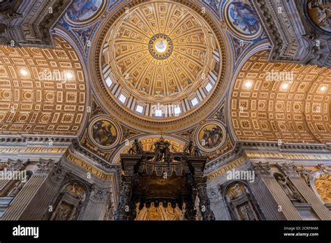Interno della cupola principale della Basilica di Santa Teresa
