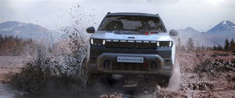 Jeep Renegade 4xe attraversa un guado