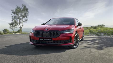 Dettagli esterni in nero lucido della Skoda Superb Sportline