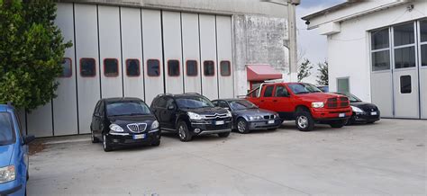 Parco auto con veicoli di alta qualità