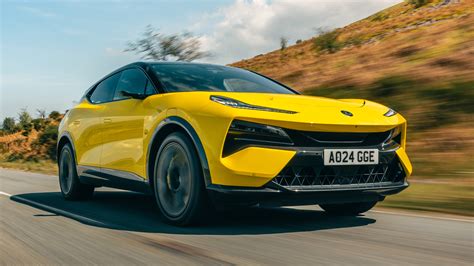 Lotus Eletre vista frontale