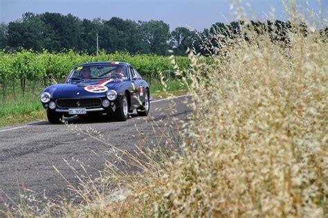 Auto storiche in gara durante la Modena Cento Ore Classic