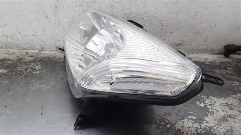 Toyota RAV4 faro anteriore