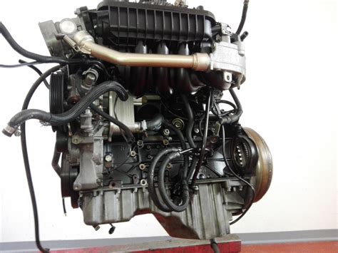 Motore Mercedes C 220 Sportcoupé con evidenziato il sistema di servosterzo