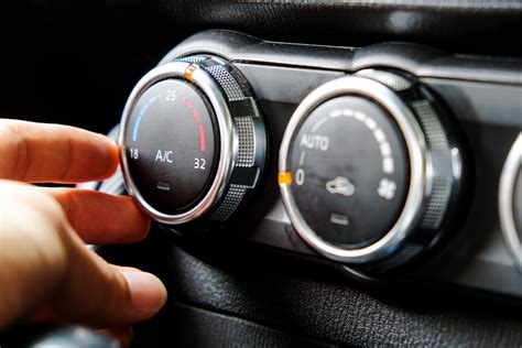 Interno auto con aria condizionata