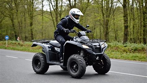 Quad impantanato in un torrente