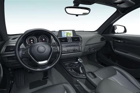 Interno di un'automobile moderna con sistema di infotainment e navigatore satellitare