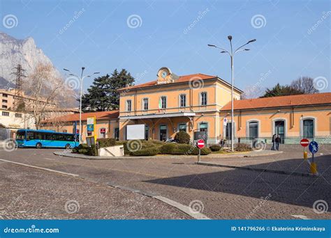 Stazione ferroviaria di Lecco