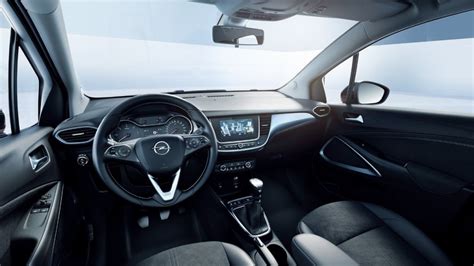 Interni Opel Crossland con dettagli della plancia
