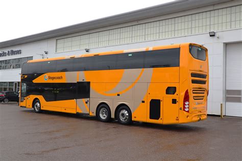 Vista esterna del Volvo 9700 DD, un autobus a due piani