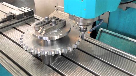 Esempio di fresatrice CNC in azione