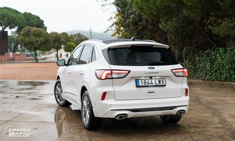 Ford Kuga Vignale con illuminazione interna ed esterna a LED