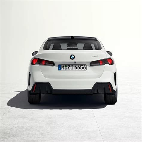 BMW Serie 1 M Coupé vista posteriore con quattro scarichi
