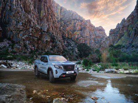 Nissan Navara in azione su terreno impervio