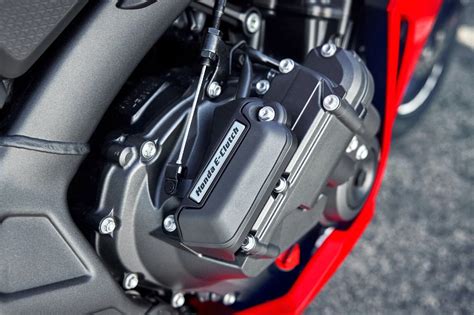 Comparazione tra Honda E-Clutch e sistemi di frizione tradizionali