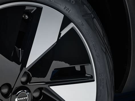 Pneumatici Volvo con il logo Tires Care