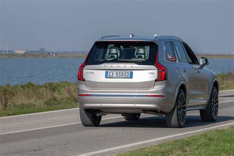Volvo XC90 su strada