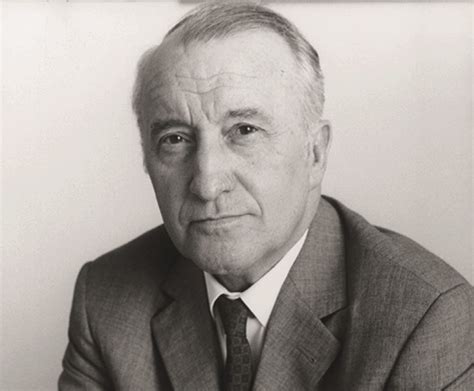 Ritratto stilizzato di Ludwig Kraus, l'ingegnere visionario dietro il progetto F104