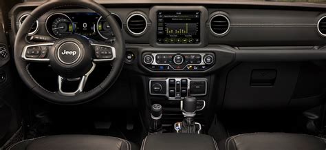 Interni e sistema infotainment Jeep Wrangler 4xe