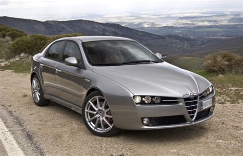 Alfa Romeo 159 affiancata alle sue concorrenti