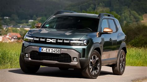 Dacia Duster Full Hybrid vista anteriore