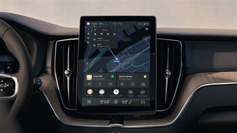 Interni Volvo S90 con schermo infotainment centrale